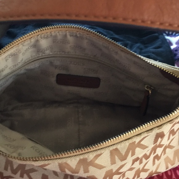 Very good condition Michael Kors purse - Picture 2 of 3